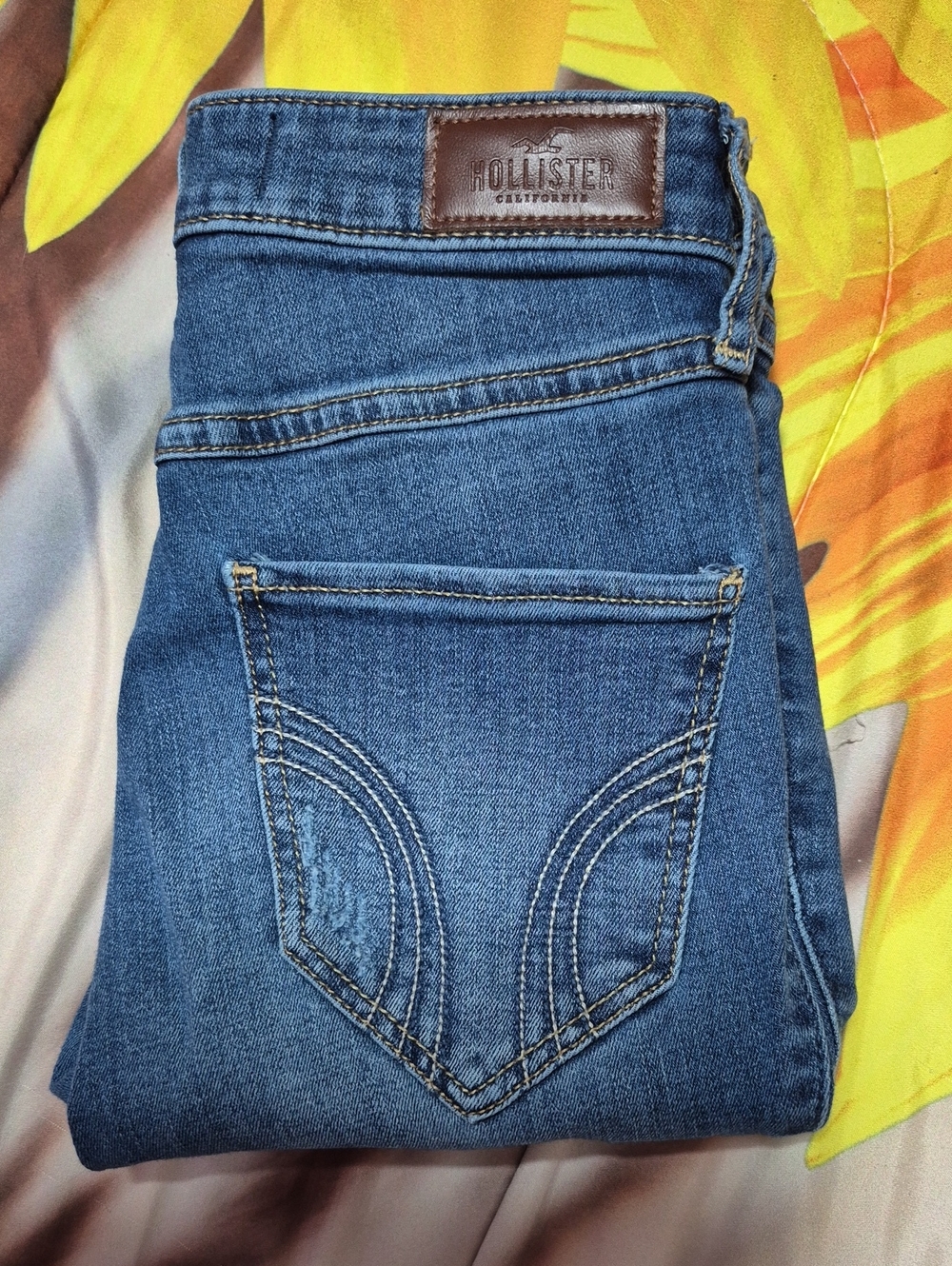 Hollister Kids Medium Blue Super Skinny Jeans, Ultra High Rise.
